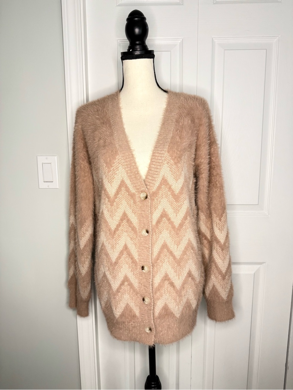Hem & Thread Beige Fuzzy Chevron Knit Button Up Cardigan Sweater Large - Picture 2 of 13